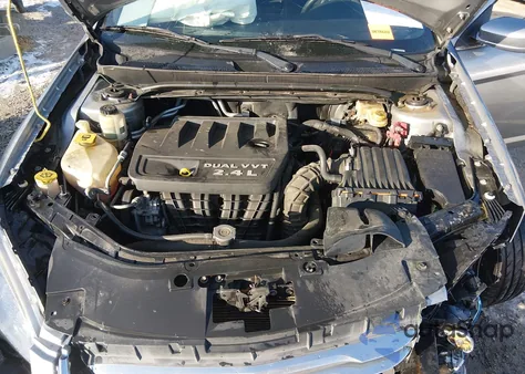 2013 Chrysler 200 Touring z USA, uszkodzony, nr VIN 1C3CCBBB9DN580053